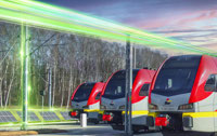 Powiększ zdjęcie: Grafika okolicznościowa przedstawiająca pociągi ŁKA i panele fotowoltaiczne. 
