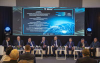 Powiększ zdjęcie: Pośród panelistów przemawia prezes Łódzkiej kolei Aglomeracyjnej Janusz Malinowski.
