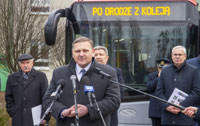 Powiększ zdjęcie: Przemawia burmistrz Koluszek. 