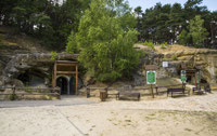 Powiększ zdjęcie: Groty Nagórzyckie wejście i wyjście z trasy turystycznej